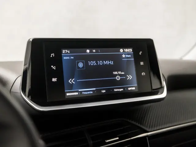 Peugeot 2008 1.2 PureTech Sport 2022 Benzine 8