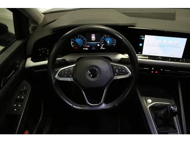 Volkswagen Golf Variant 1.0 TSI Life 2022 Benzine 12