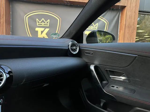 Mercedes-Benz CLA 200 d AMG Line 2025 Diesel 32