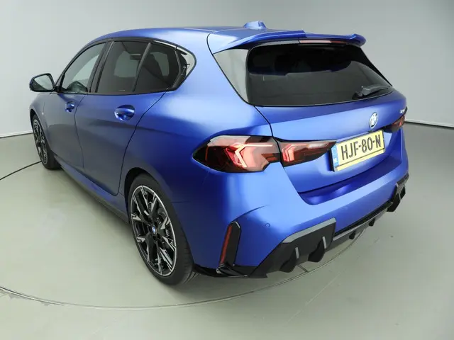 BMW 1 Serie 5-deurs 120 2025 Benzine 36