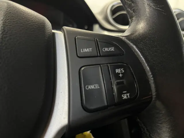 Suzuki Vitara 1.6 Exclusive 2015 Benzine 28
