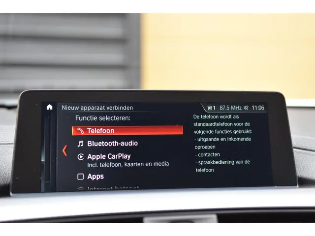 BMW 3 Serie 320i Executive 2018 Benzine 16