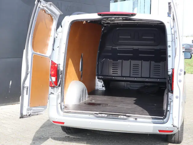 Mercedes-Benz eVito LANG 286km WLTP 2024 Elektrisch 16