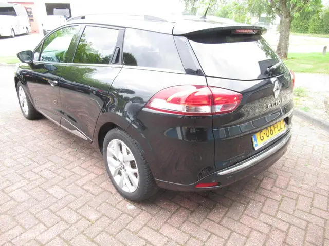 Renault Clio Estate 0.9 TCe Limited 2019 Benzine 7