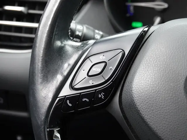 Toyota C-HR 1.8 Hybrid Dynamic 2018 Hybride Benzine 25