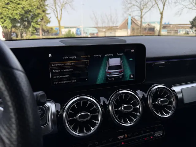 Mercedes-Benz GLB Aut. 180 Sol. AMG Edition 2021 Benzine 27