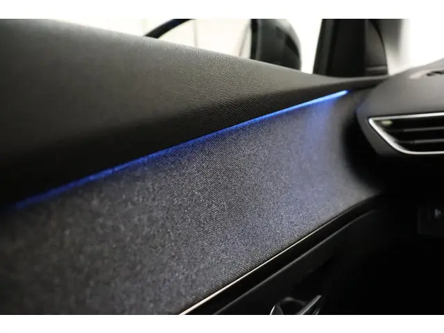 Peugeot 3008 1.2T 130pk Blue Lease Allure 2021 Benzine 29
