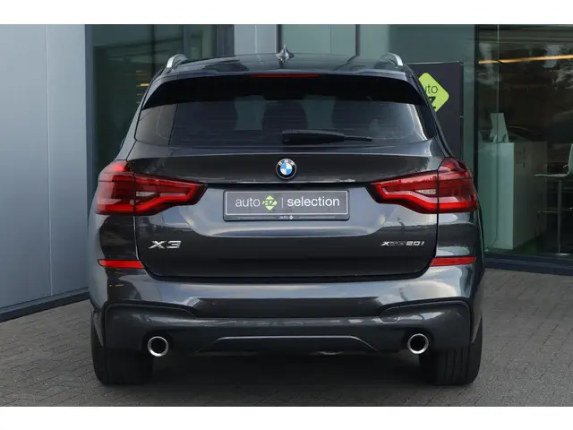 BMW X3 xDrive20i High Executive 2018 Benzine 9