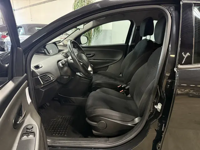Lancia Ypsilon 0.9 TwinAir Gold 2013 Benzine 5