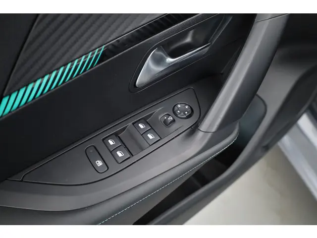 Peugeot e-2008 EV Allure 50 kWh 2021 Elektrisch 6