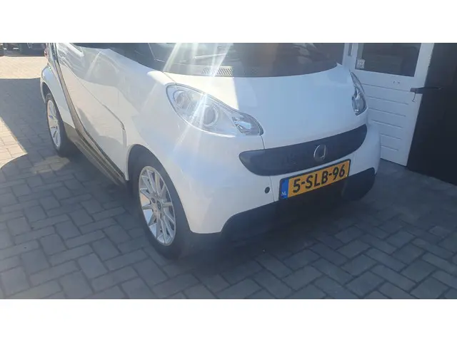 Smart Fortwo coupé 1.0 mhd Edition Pure 2013 Benzine 10