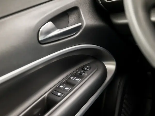 Jeep Avenger 1.2 Altitude Sport 2023 Benzine 23