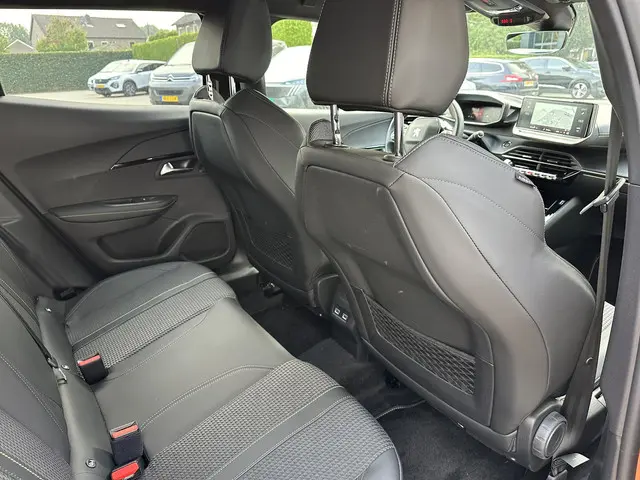 Peugeot 2008 1.2 Turbo 130 PK GT 2022 Benzine 36