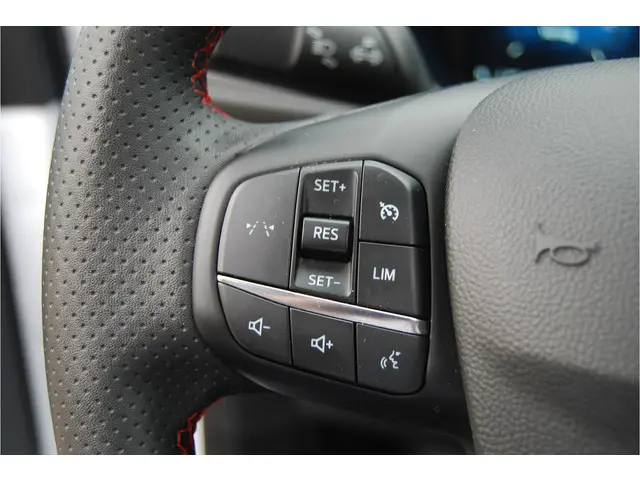 Ford Kuga 2.5 PHEV 243pk ST-Line 2024 Hybride Benzine 17