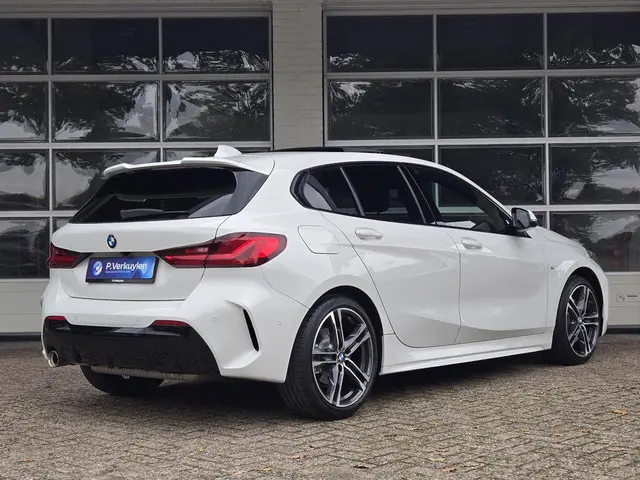 BMW 1 Serie 118i High M SPORT 2020 Benzine 8