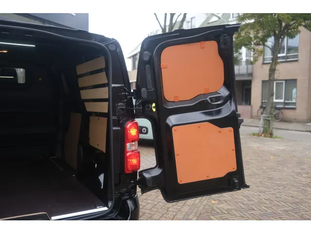 Citroën Jumpy M L2 2.0 BlueHDi 2024 Diesel 25
