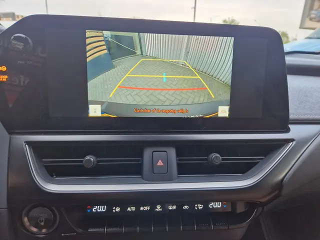 Lexus UX 300h Business Line 2025 Hybride Benzine 11