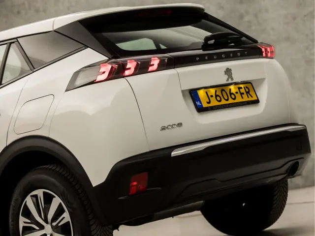 Peugeot 2008 1.2 PureTech Sport 2020 Benzine 12