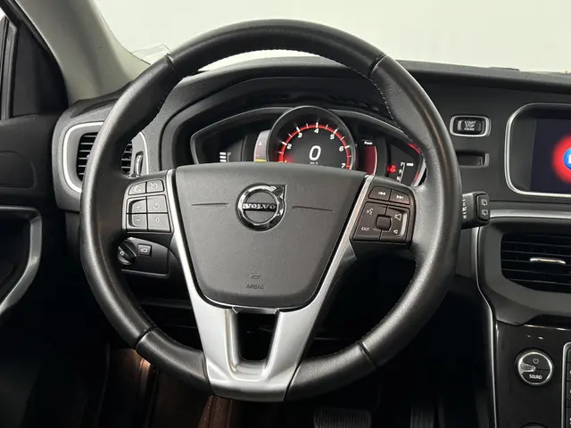 Volvo V40 Cross Country 1.5 T3 Edition+ 2018 Benzine 22
