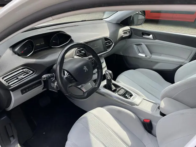 Peugeot 308 1.2 PureTech Active 2015 Benzine 10