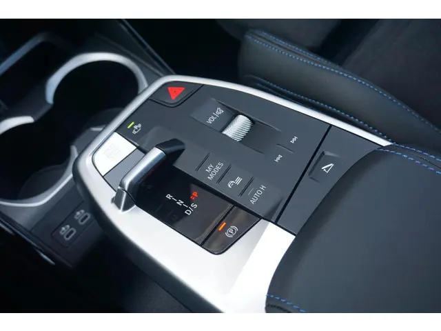 BMW X1 xDrive25e 2025 Hybride Benzine 21