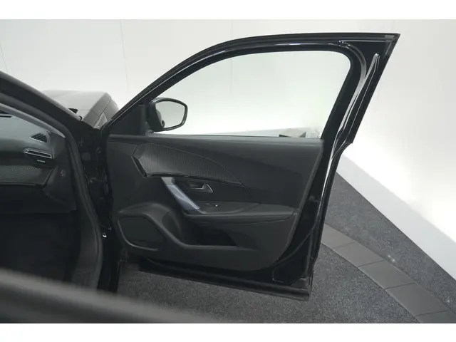 Peugeot 2008 PureTech 130 Allure 2020 Benzine 61