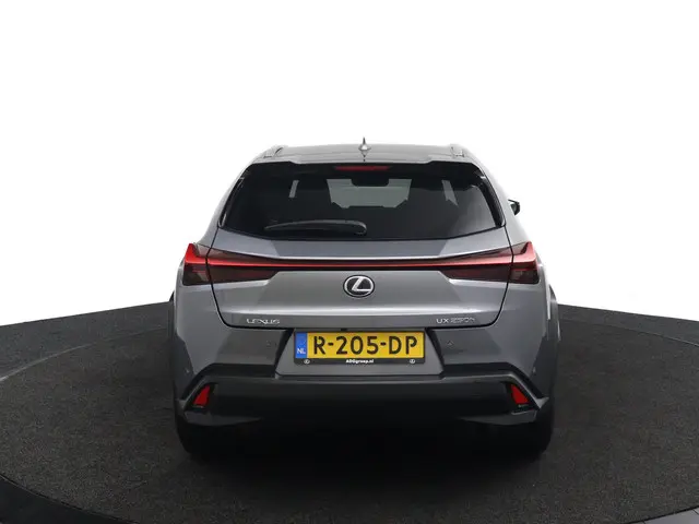 Lexus UX 250h Preference Line 2021 Hybride Benzine 8