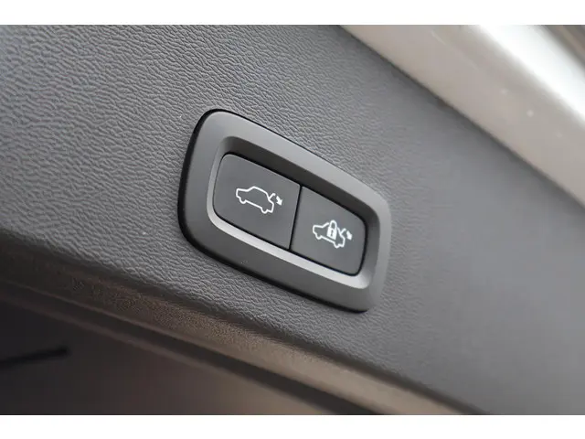 Volvo XC40 T5 Recharge R-Design 2021 Hybride Benzine 31