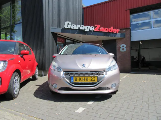 Peugeot 208 1.6 VTi Allure Rosé goud 2013 Benzine 2