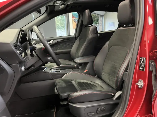 Ford Kuga 2.5 PHEV ST-Line 2024 Hybride Benzine 4