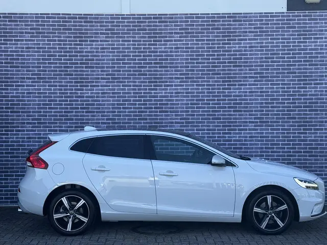 Volvo V40 2.0 T4 Business Sport 2018 Benzine 14