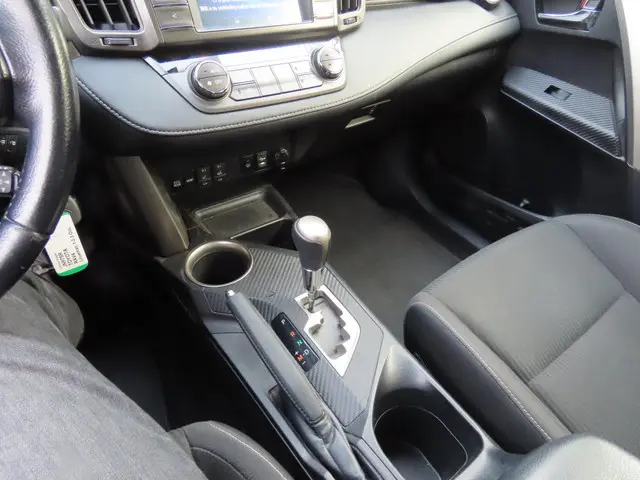 Toyota RAV4 2.0 Style 4WD *Navi *Camera 2015 Benzine 18