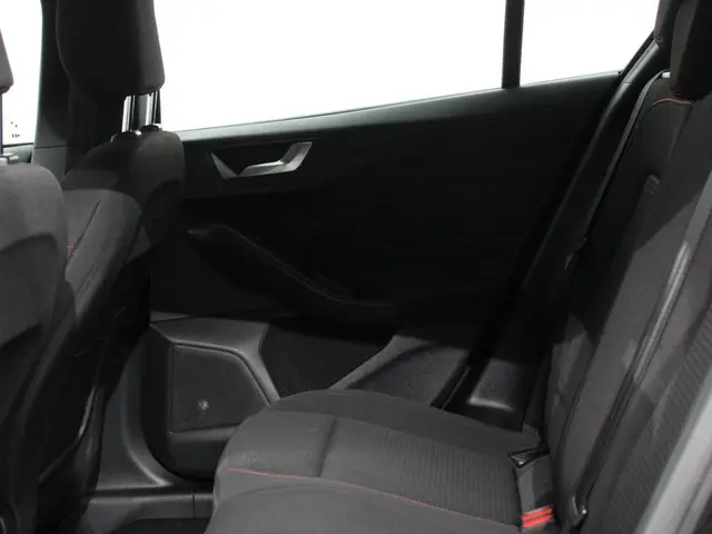 Ford Focus 1.0 EcoBoost Hybrid ST Line 2023 Benzine 14
