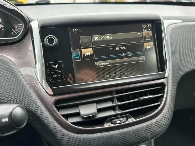 Peugeot 2008 1.2 VTi Allure 2013 Benzine 6