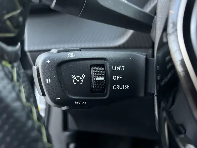 Peugeot e-2008 EV GT 54 kWh 2024 Elektrisch 24