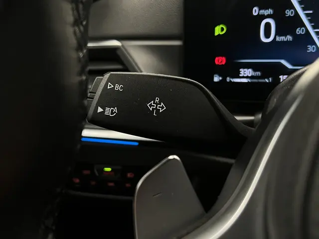 BMW 3 Serie Touring 318i 2023 Benzine 21