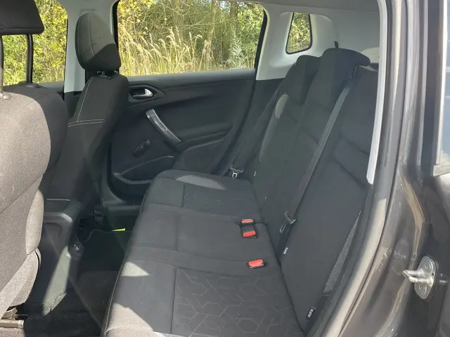Peugeot 2008 1.2 PureTech Blue Lion 2016 Benzine 9