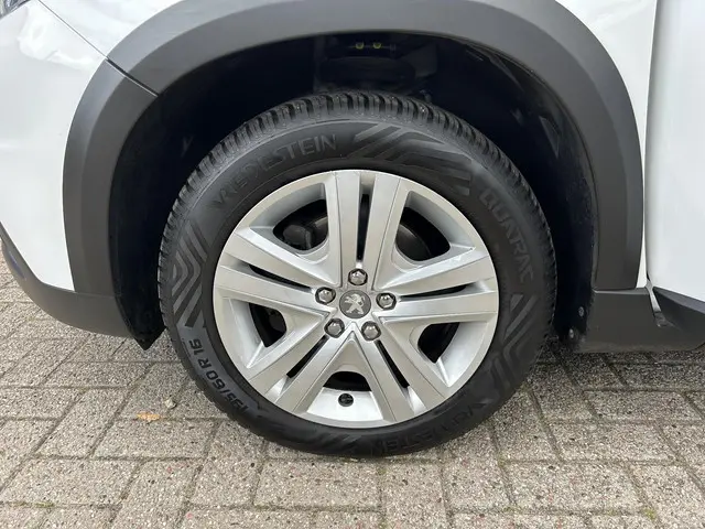 Peugeot 2008 1.2 Turbo 110PK Signature 2019 Benzine 31