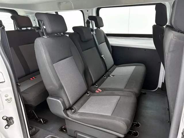 Opel Vivaro-e Combi L3H1 75 kWh 2022 Elektrisch 26