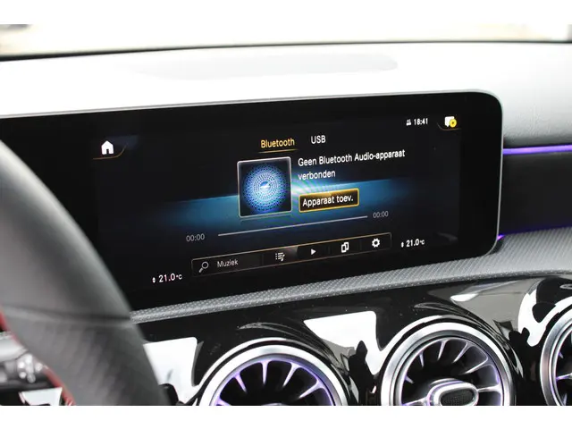 Mercedes-Benz A-Klasse 200 AMG 2018 Benzine 18