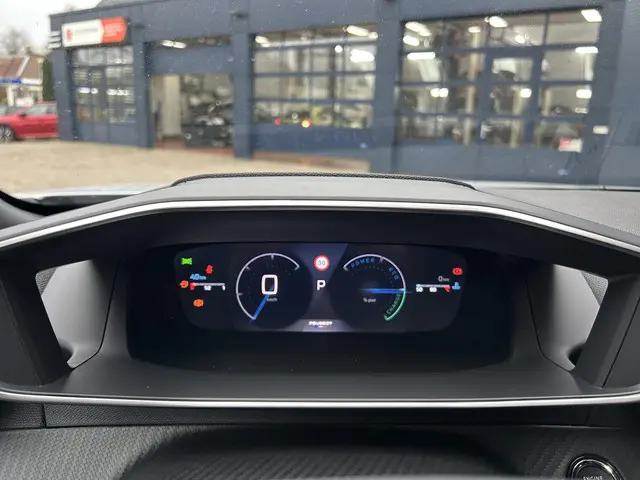 Peugeot 2008 1.2 Hybrid 145 PK GT 2025 Hybride Benzine 32