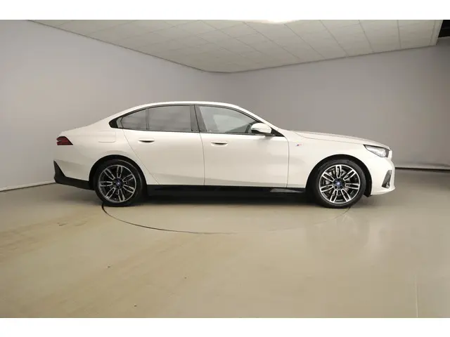 BMW i5 Sedan eDrive40 2024 Elektrisch 4