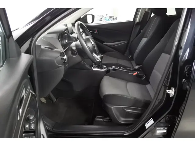 Mazda 2 1.5 90pk Sports-line 2017 Benzine 7