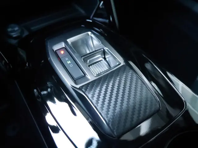 Peugeot 2008 1.2 Hybrid 145 Allure 2025 Hybride Benzine 34