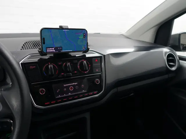 Volkswagen up! 1.0 BMT move up! 2017 Benzine 8