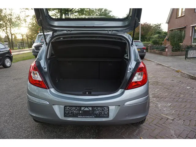 Opel Corsa 1.4-16V 2012 Benzine 7