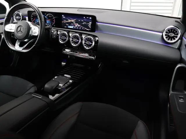 Mercedes-Benz A-Klasse 200 AMG Line 2022 Benzine 3