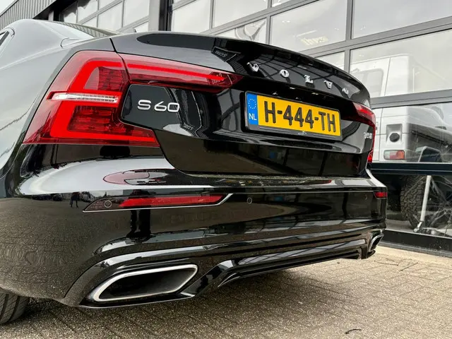 Volvo S60 2.0 T5 R-Design 2019 Benzine 5