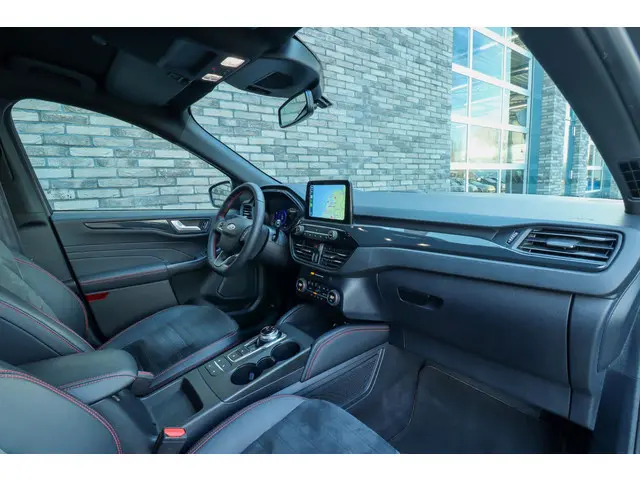 Ford Kuga 2.5 PHEV ST-Line X 2021 Hybride Benzine 12