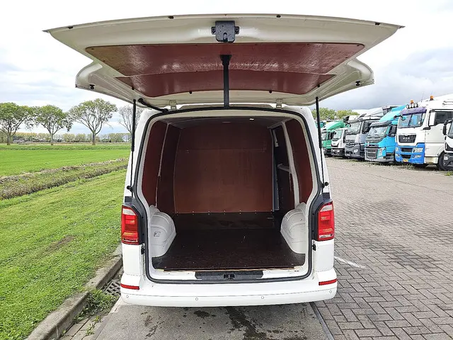 Volkswagen Transporter 2.0 TDI 2019 Diesel 12